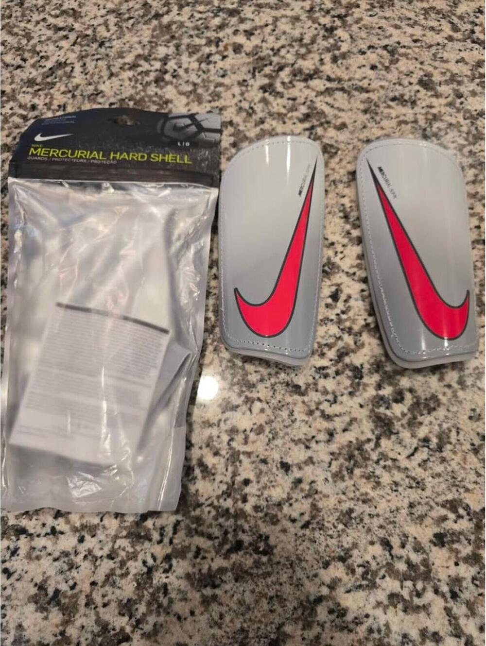 Nike Mercurial Soccer Shin Guards Men's Size Large. New